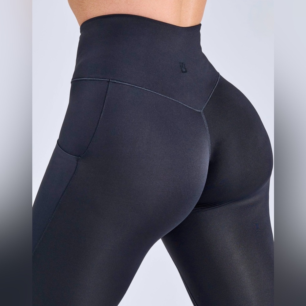 Buff Bunny Colorado Leggings - XS -medium compression-sold out in US
